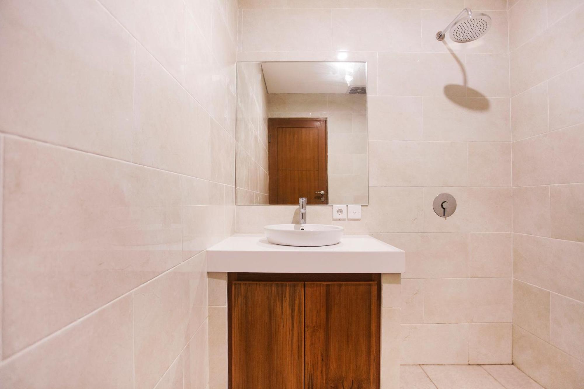 Sahadewa Suites Residence Kerobokan  Room photo